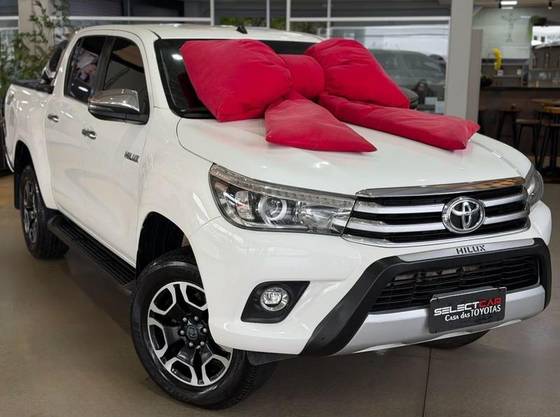 TOYOTA HILUX 2.8 SRX 4X4 CD 16V DIESEL 4P AUTOMÁTICO TOYOTA HILUX 2.8 SRX 4X4 CD 16V DIESEL 4P AUTOMÁTICO
